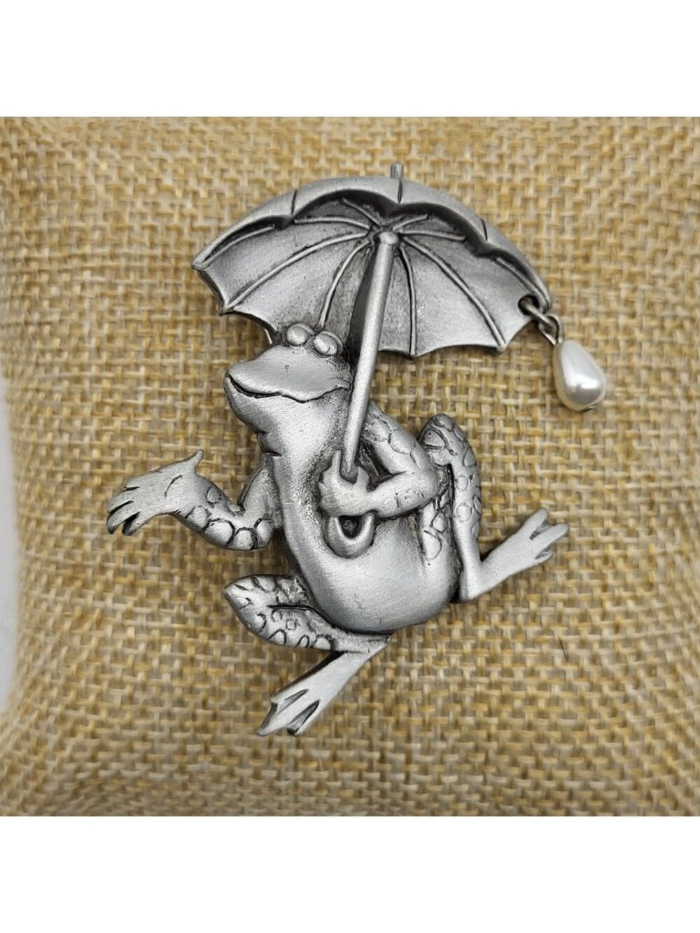 VTG JJ Jonette Frog Pin Brooch Spring Rain Umbrella Faux Pearl Anthropomorphic